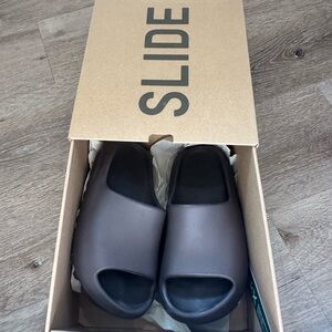 Adidas Yeezy Slides - Grey